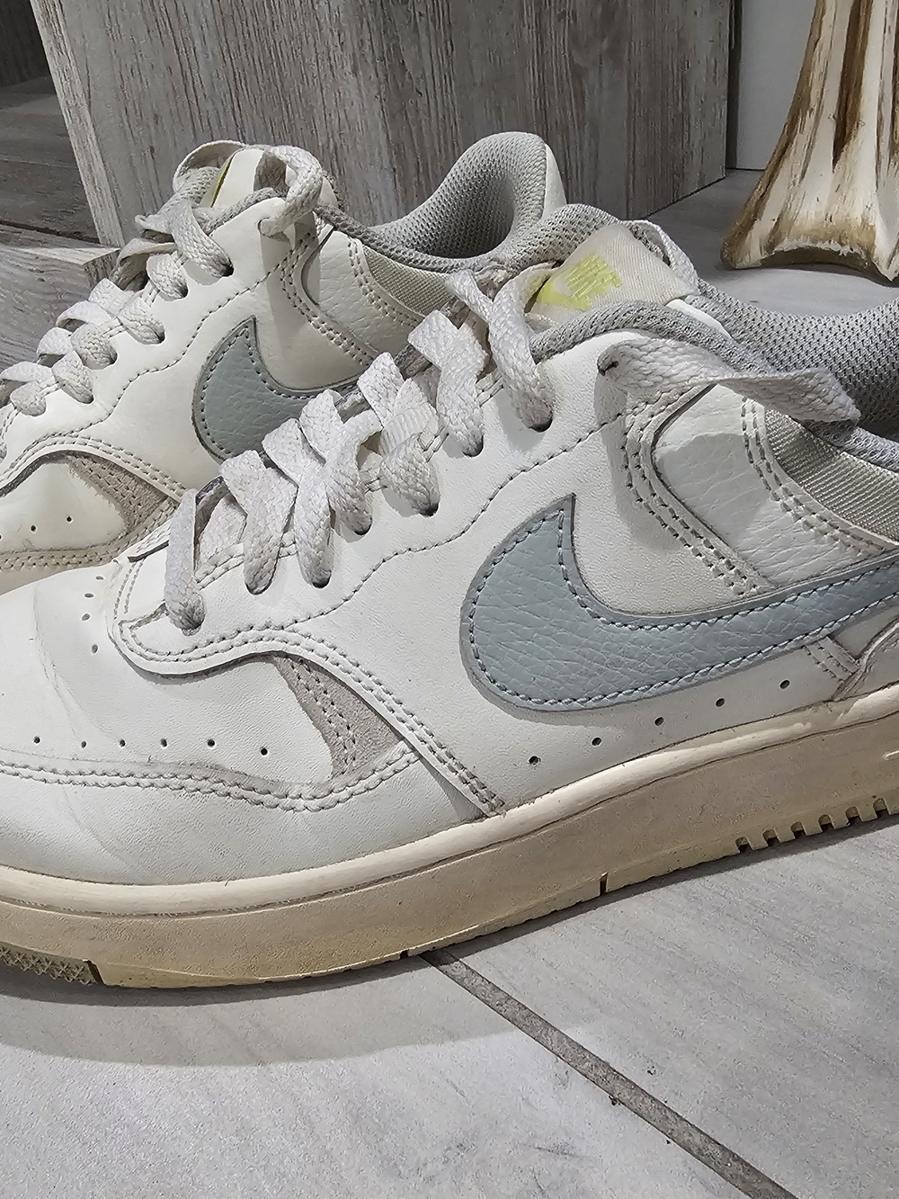 Nike Gamma Force Cream Color Low-Top Leather Sneakers Size 8